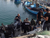 بالصور: الشرطة تعتقل مجموعة شبان قاموا برسم شعارات وكتابات على جدران المدينة